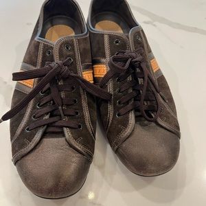 Cute and comfy Louis Vuitton sneakers in chocolate brown